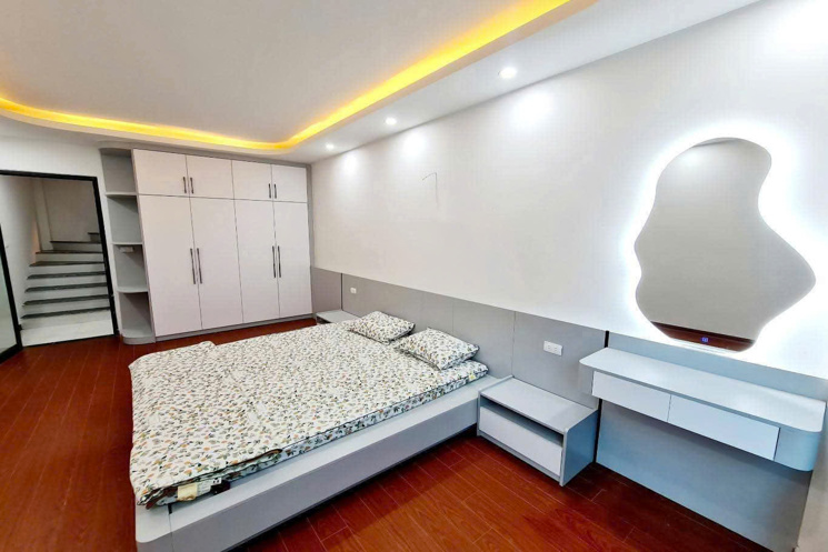 BÁN NHÀ TẠI PHỐ QUYẾT THẮNG - YÊN NGHĨA- HÀ ĐÔNG Ô TÔ ĐẬU TRONG NHÀ. KINH DOANH TỐT, CHỈ 9TY HƠN TÝ