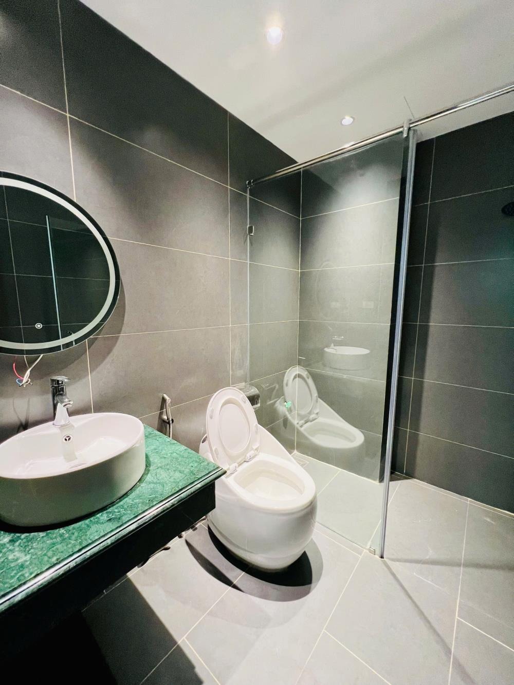 Bán Nhà Mặt Phố Tôn Đức Thắng 6 Tầng, Thang Máy, 45m², Giá Tốt