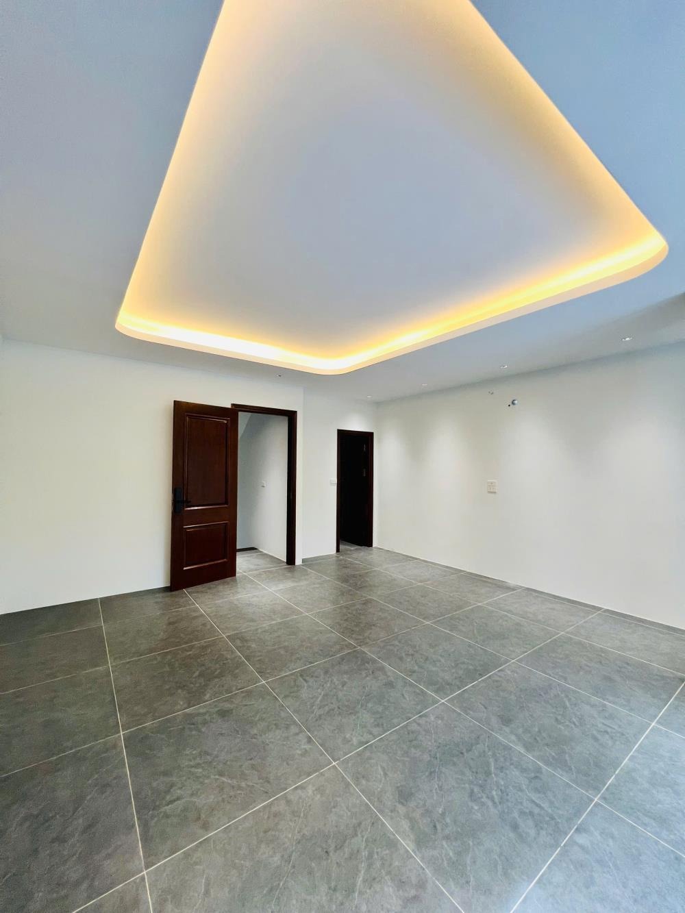 Bán Nhà Mặt Phố Tôn Đức Thắng 6 Tầng, Thang Máy, 45m², Giá Tốt