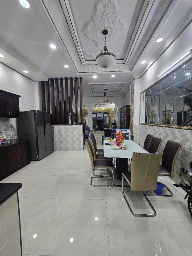 Bán nhà phố 126m2, 4PN, giá 11.9 tỷ, mặt tiền Dương Cát Lợi, Nhà Bè