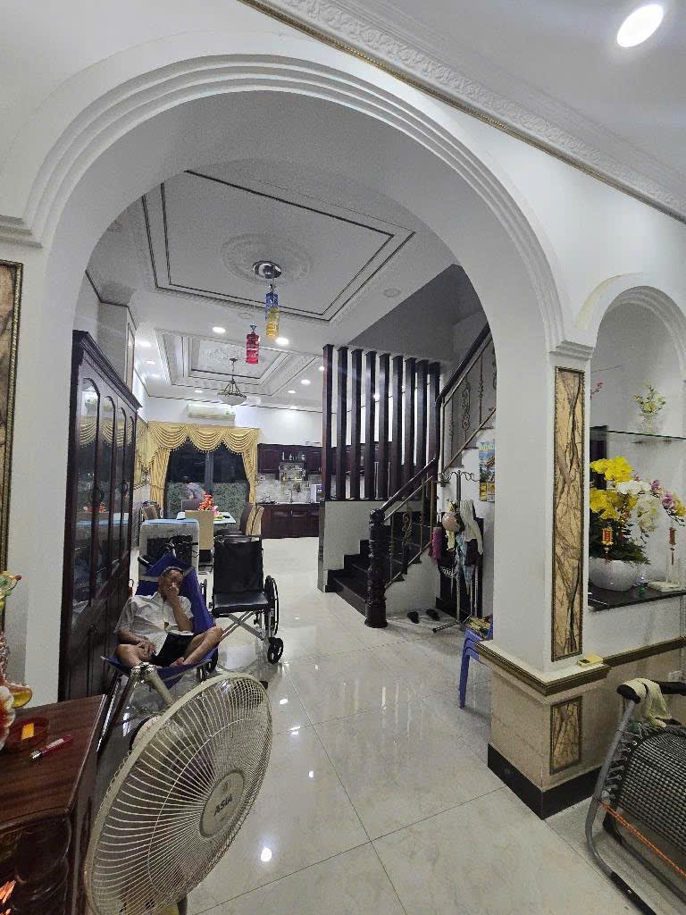 Bán nhà phố 126m2, 4PN, giá 11.9 tỷ, mặt tiền Dương Cát Lợi, Nhà Bè