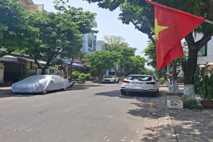 + Nhà 2 tầng mặt tiền Hải Châu, đường Trưng Nhị, gần Tiểu La và trưng Nữ Vương