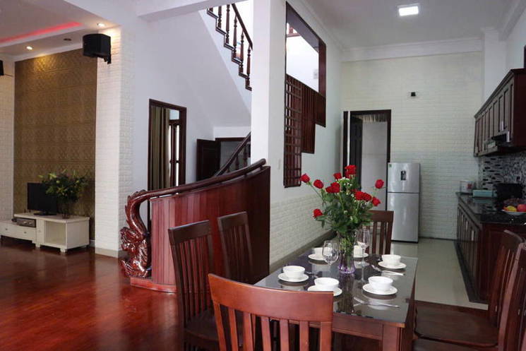 BIỆT THỰ SÂN VƯỜN MẶT TIỀN HỒ NGHINH SÁT CÔNG VIÊN BIỂN ĐÔNGGIÁ CỰC TỐT