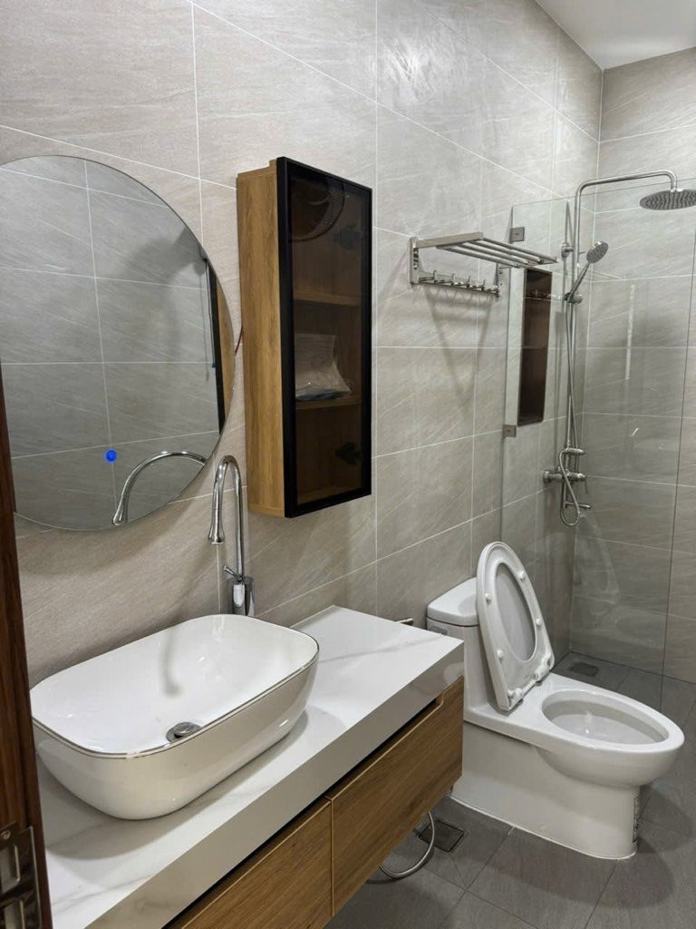 Bán Nhà Mặt Tiền Quận 1: 4x15.5m, 3 Tầng, Full Nội Thất, Kinh Doanh Đa Nghề