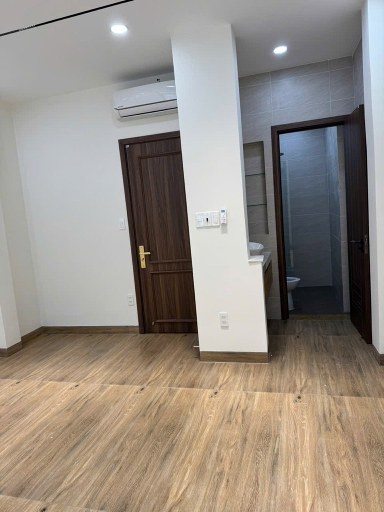 Bán Nhà Mặt Tiền Quận 1: 4x15.5m, 3 Tầng, Full Nội Thất, Kinh Doanh Đa Nghề