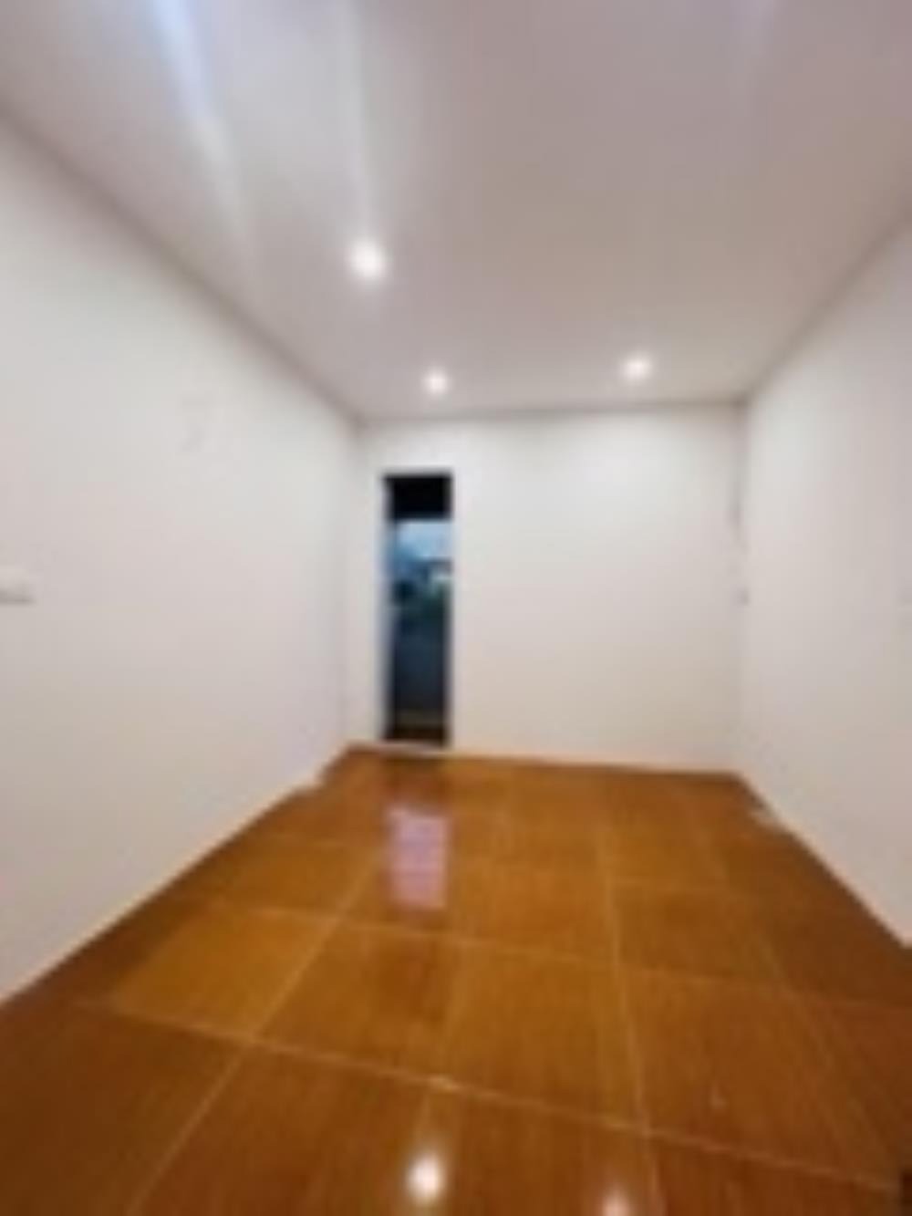 Bán nhà mặt phố Trần Quốc Hoàn - Cầu Giấy - 20m*4 tầng, ô tô dừng đỗ