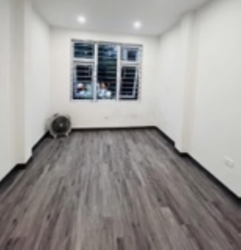Bán nhà mặt phố Trần Quốc Hoàn - Cầu Giấy - 20m*4 tầng, ô tô dừng đỗ