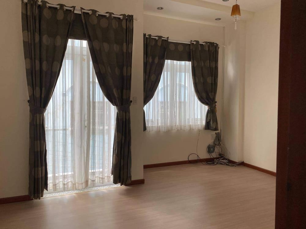 Bán nhà 4 tầng, 42m2, 7.3 tỷ - Vị trí đẹp, xe hơi vào tận nhà - Võ Văn Tần, Quận 3