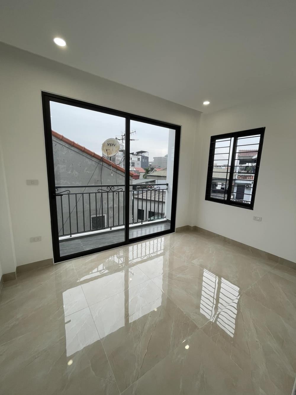 Khu đô thị Văn Khê: 9.8 tỷ, 5 tầng, KDOTO, mặt ngõ, sát KDT