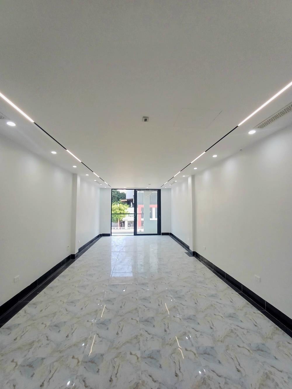 Bán nhà phố Hoàng Văn Thái - 502m2 - 5 tầng - Gara Oto - Kinh Doanh - Giá Tốt