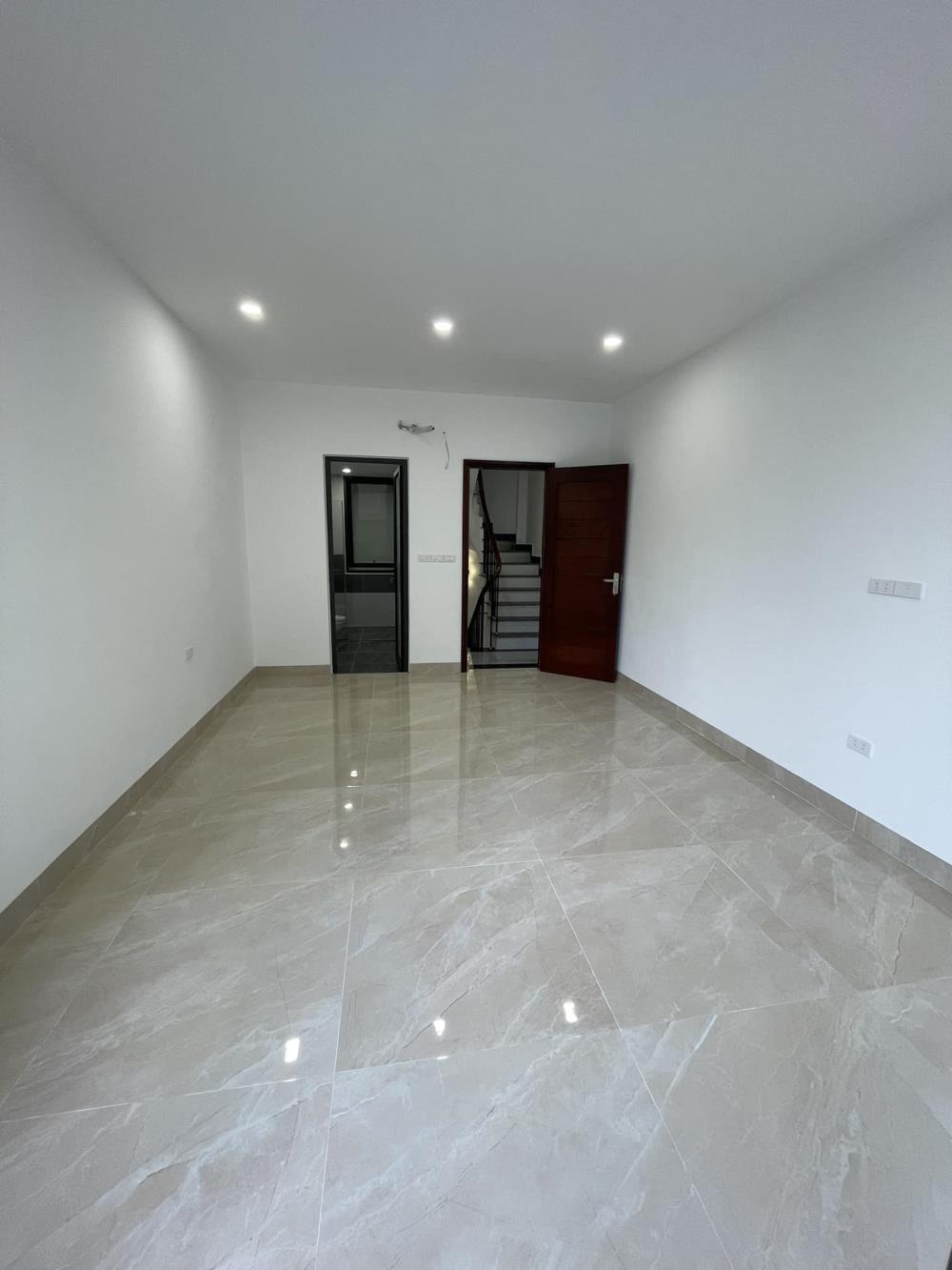 Khu đô thị Văn Khê: 9.8 tỷ, 5 tầng, KDOTO, mặt ngõ, sát KDT