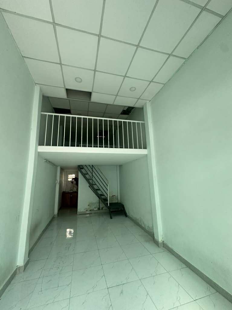 Nhà Quận 12: 35m2, 2 Tầng, Hẻm Xe Hơi, Giá 2 Tỷ 88 - Phan Văn Hùm