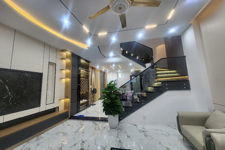 NHÀ ĐẸP HÒA XUÂN – 3 TẦNG FULL NỘI THẤT – CHỈ 5.4 TỶ – XÁCH VALI VÀO Ở NGAY!