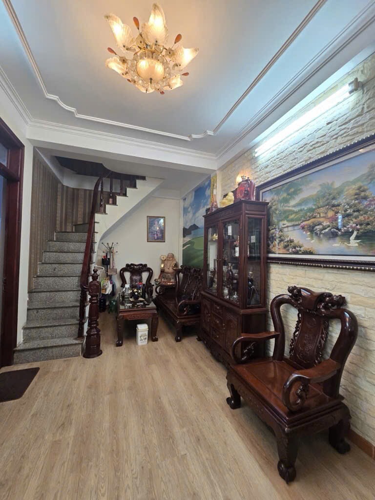 Bán Nhà Lô Góc Kim Mã - 5m Mặt Tiền - Ô Tô Tránh - Kinh Doanh Sầm Uất