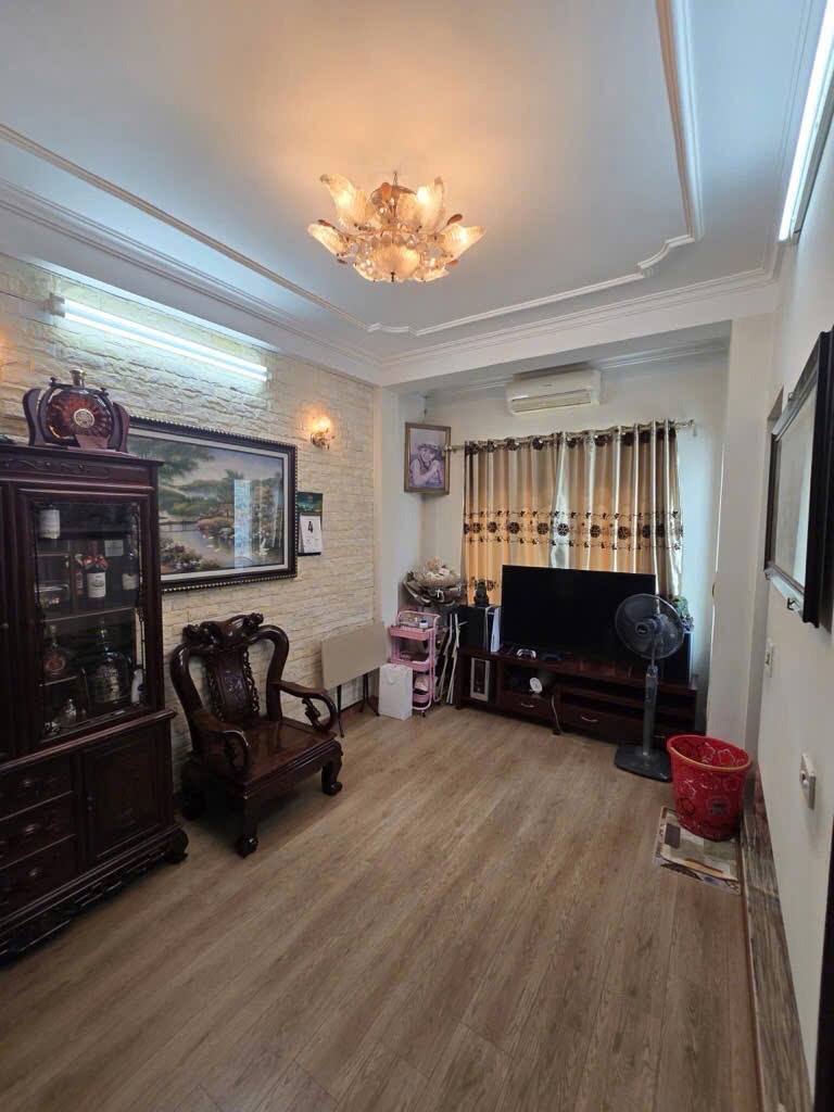 Bán Nhà Lô Góc Kim Mã - 5m Mặt Tiền - Ô Tô Tránh - Kinh Doanh Sầm Uất