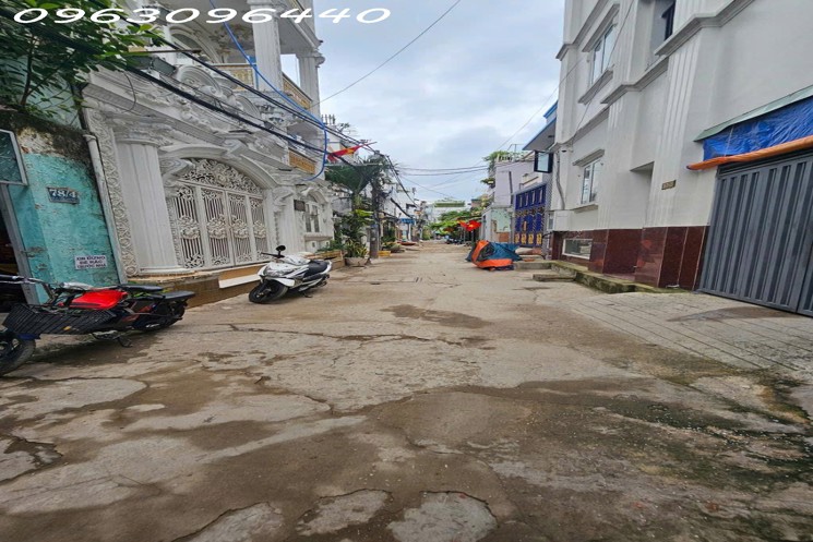 Bán dãy nhà 2 tầng hẻm xe hơi gần Bùi Văn Ba Quận 7 thu nhập cho thuê ổn định
