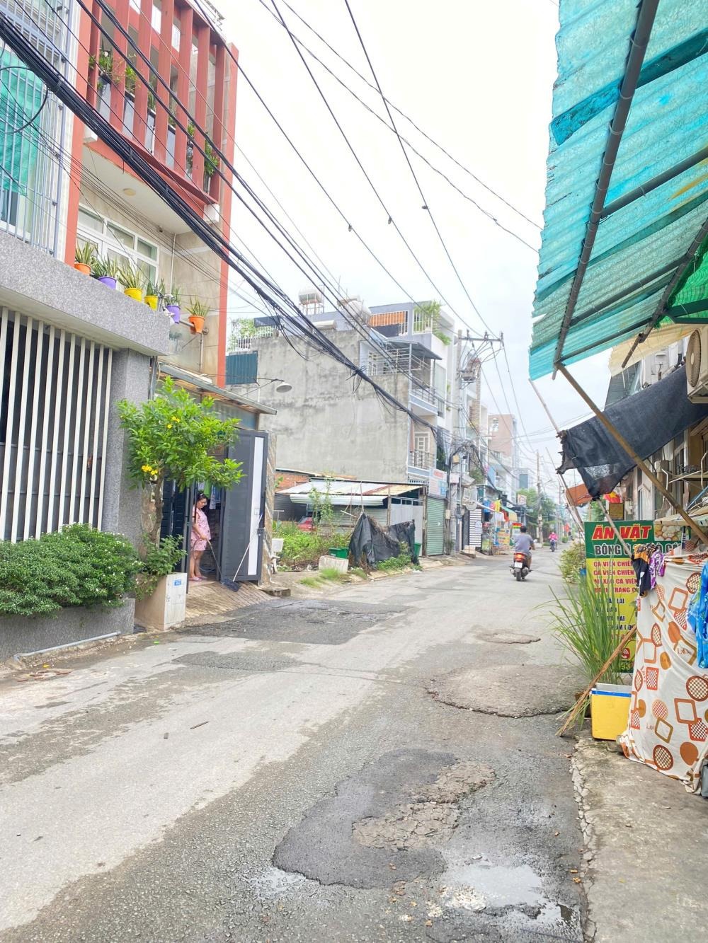 Nhà phố Quận 9 Mặt Tiền Kinh Doanh - Giá 4.7 Tỷ - Vị Trí Đắc Địa