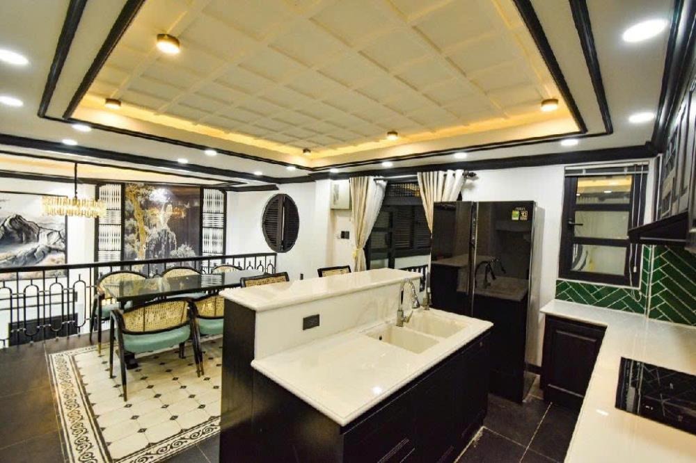 Biệt Thự Lô Góc Gò Vấp - 5 Tầng, Thang Máy, 90m² - Giá Tốt
