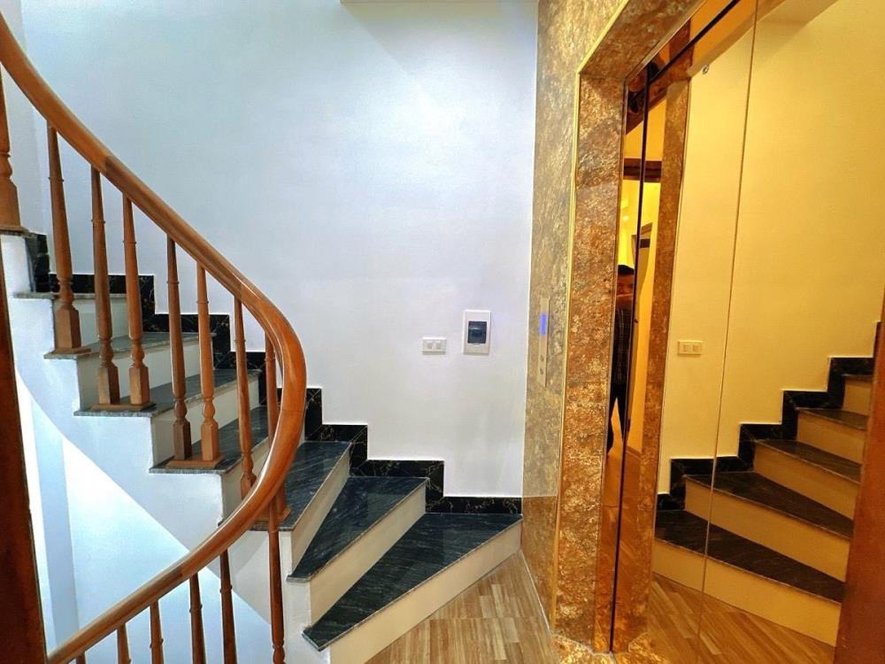 Pháo đài Láng, Đống Đa - Biệt thự 6 tầng, thang máy, mặt tiền 4m - Giá thương lượng