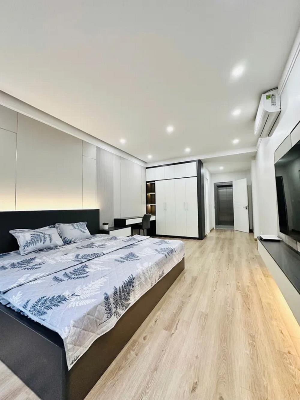 Bán nhà Khúc Thừa Dụ: Độc Lập, Thông Thoáng, Full Nội Thất
