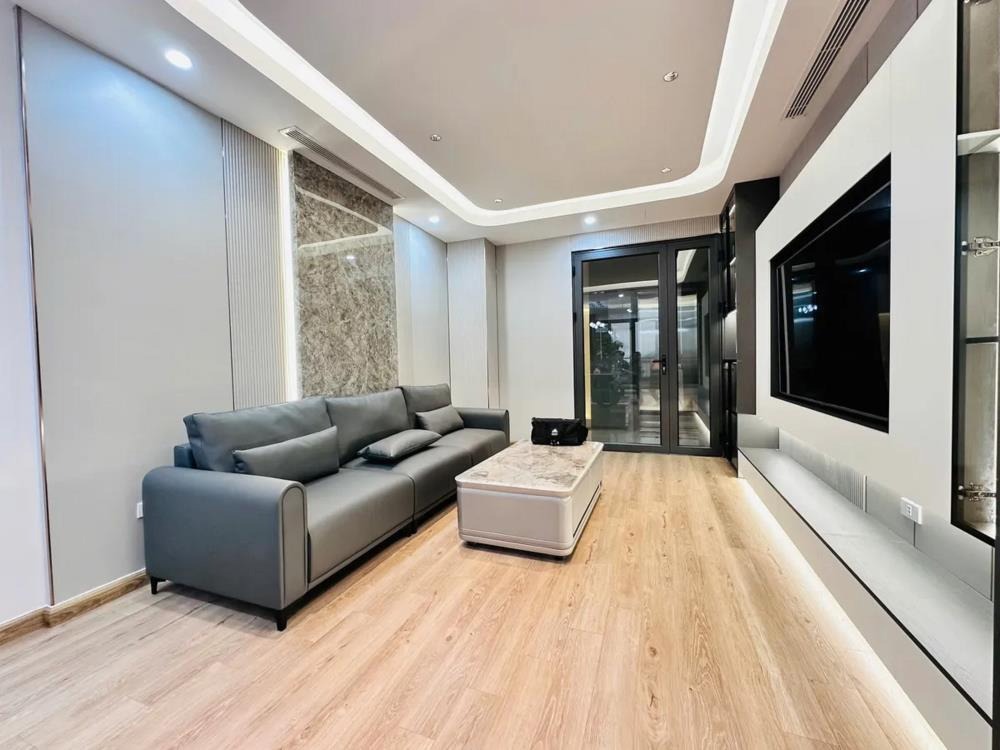 Bán nhà Khúc Thừa Dụ: Độc Lập, Thông Thoáng, Full Nội Thất