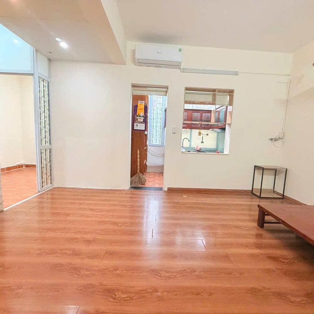 Bán nhà riêng Quận Thanh Xuân, Hà Nội - 43m2, 2.05 tỷ - Vị trí đẹp, tiện ích đầy đủ