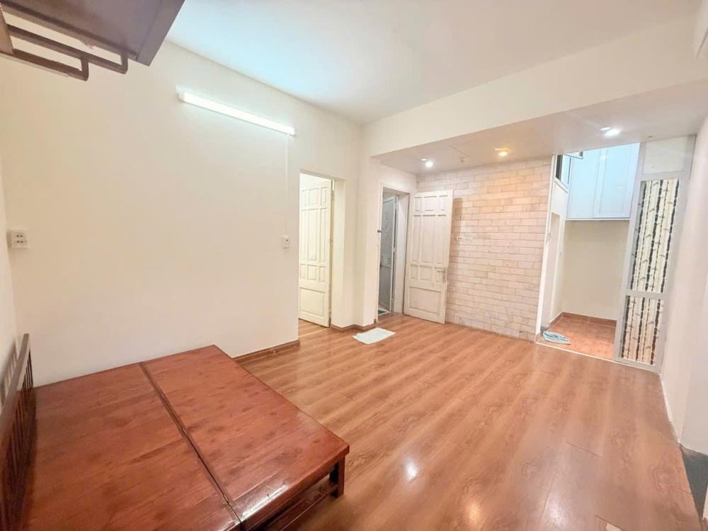Bán nhà riêng Quận Thanh Xuân, Hà Nội - 43m2, 2.05 tỷ - Vị trí đẹp, tiện ích đầy đủ