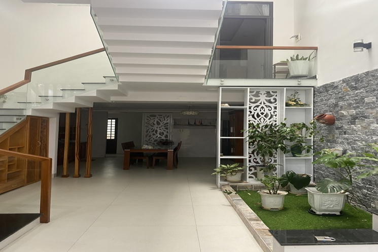 Bán nhà mặt phố Nguyễn Xuân Khoát 100m2 mặt tiền 5m xây 3 tầng phố Hàn Quốc kinh doanh