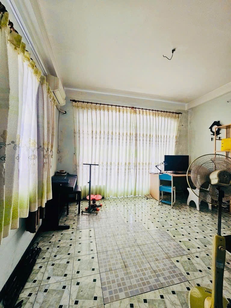 Bán nhà Hoàng Hoa Thám, Tân Bình: 74m², 4 tầng, Hẻm xe hơi, Giá 11.5 tỷ