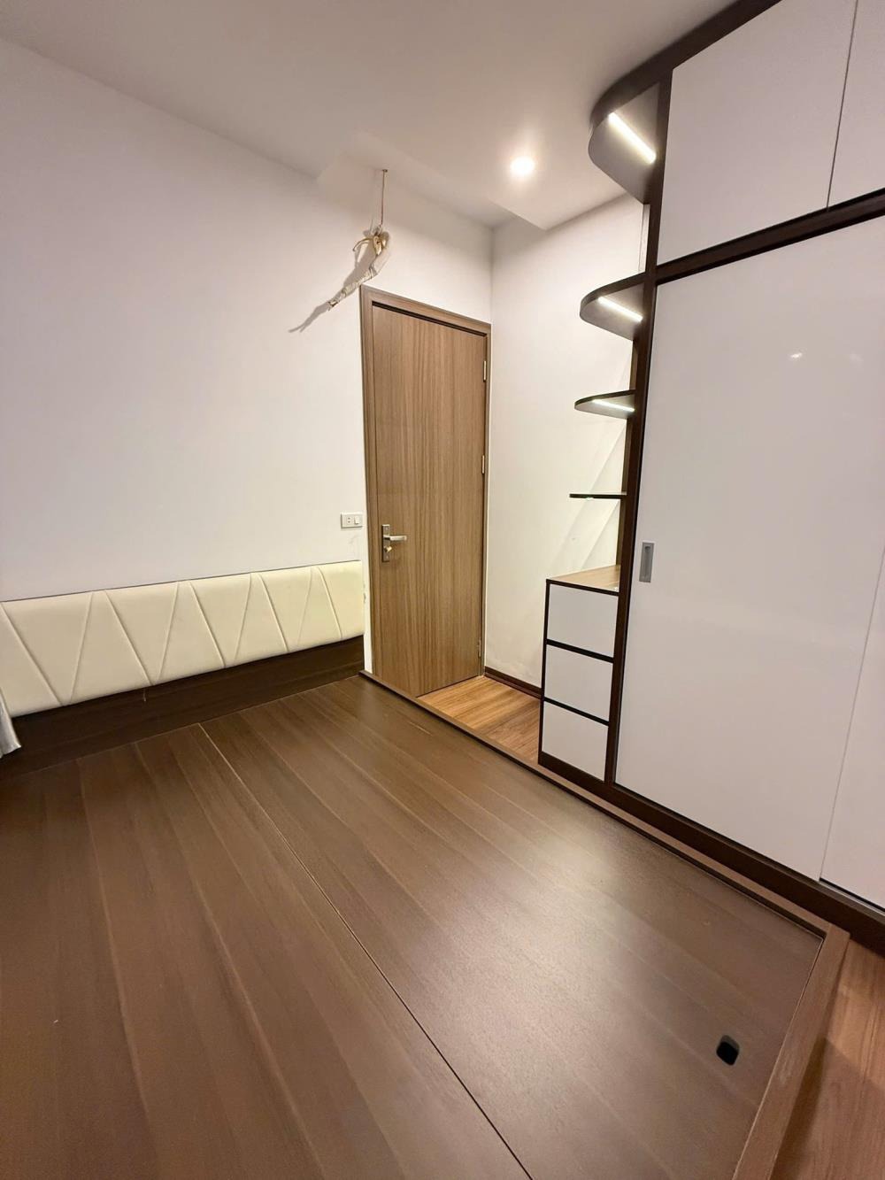 Yên Hòa - Nhà Mới 5 Tầng, 31m2, Mặt Tiền Rộng, Ô Tô Đỗ Cửa
