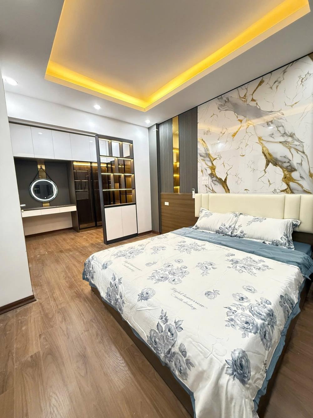 Yên Hòa - Nhà Mới 5 Tầng, 31m2, Mặt Tiền Rộng, Ô Tô Đỗ Cửa