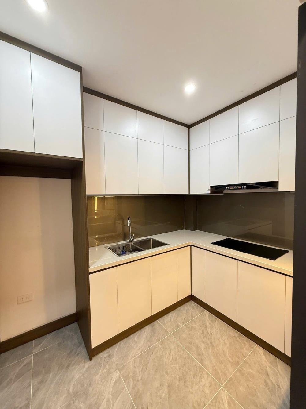 Yên Hòa - Nhà Mới 5 Tầng, 31m2, Mặt Tiền Rộng, Ô Tô Đỗ Cửa