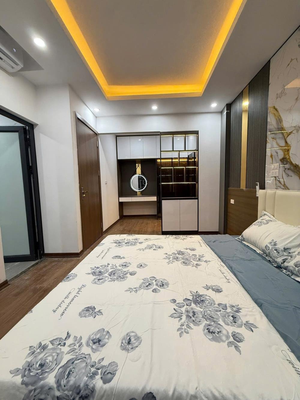 Yên Hòa - Nhà Mới 5 Tầng, 31m2, Mặt Tiền Rộng, Ô Tô Đỗ Cửa