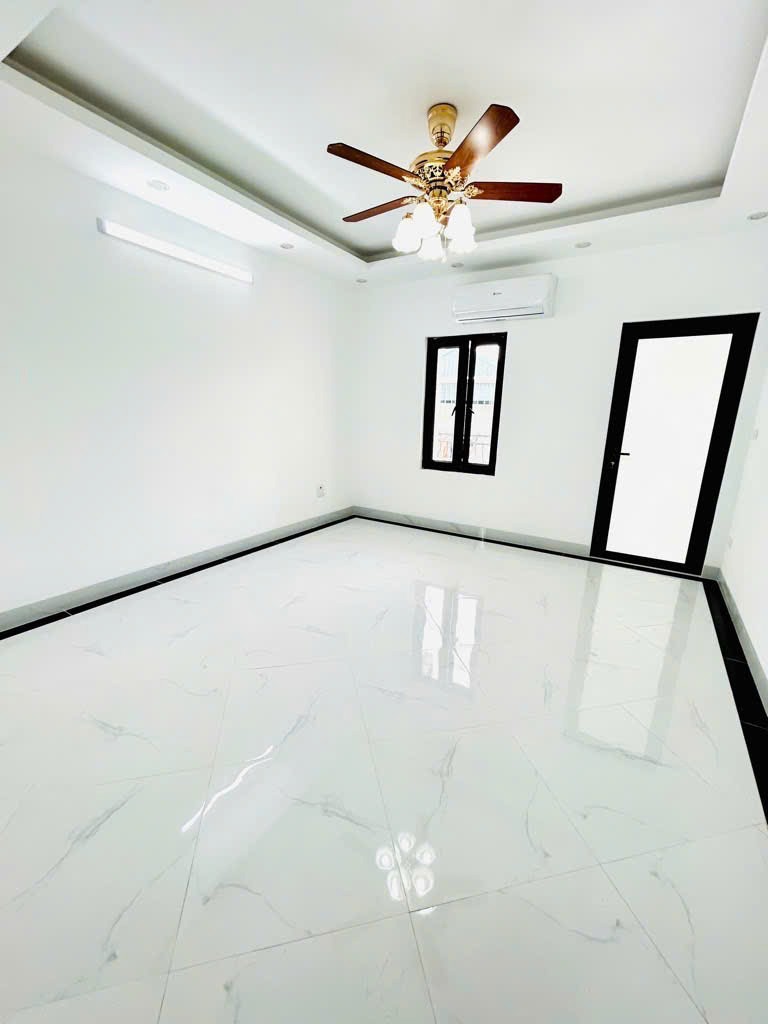 Bán nhà Mai Động, 5 tầng, thang máy, ô tô đỗ cửa - Giá Tốt