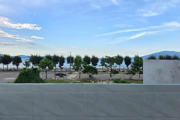 SIÊU PHẨM NHÀ 3 TẦNG VIEW BIỂN – CÁCH BIỂN NGUYỄN TẤT THÀNH CHỈ 50M – GIÁ 6.5 TỶ
