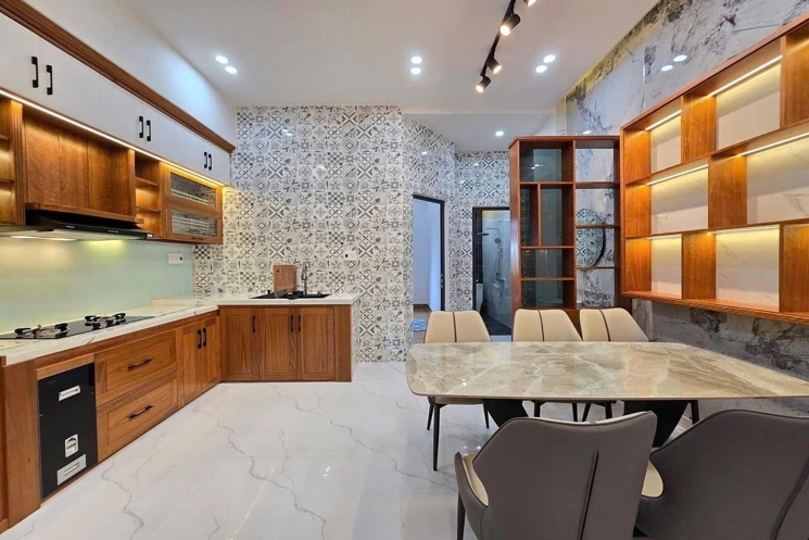 SIÊU PHẨM NHÀ 3 TẦNG VIEW BIỂN – CÁCH BIỂN NGUYỄN TẤT THÀNH CHỈ 50M – GIÁ 6.5 TỶ