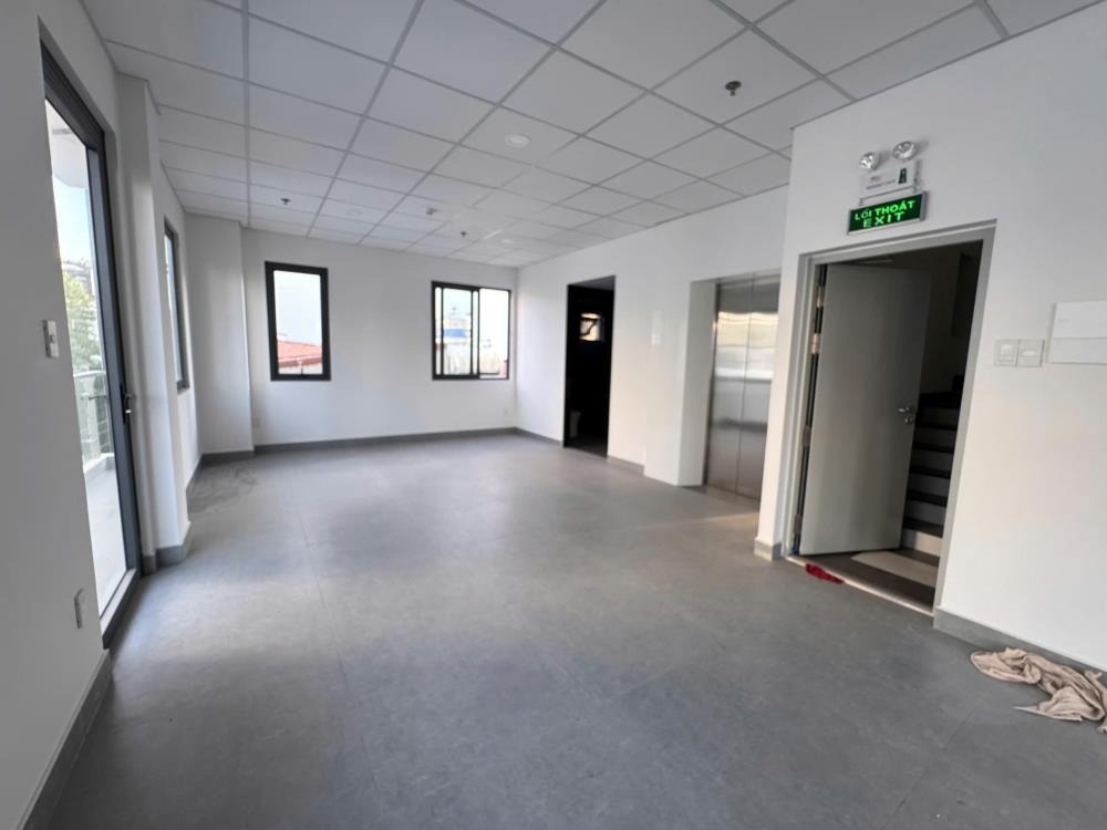 Cho Thuê Nhà Mặt Tiền Bàu Cát - 650m2 - Thiết Kế Sang Trọng