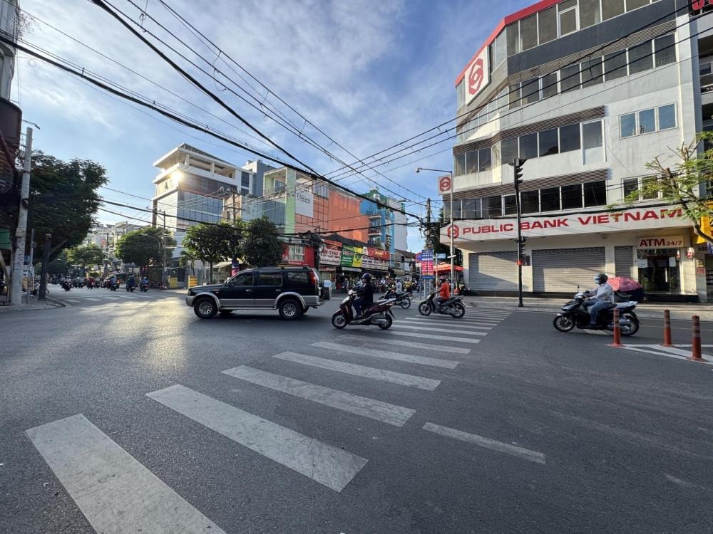 Cho Thuê Nhà Mặt Tiền Bàu Cát - 650m2 - Thiết Kế Sang Trọng