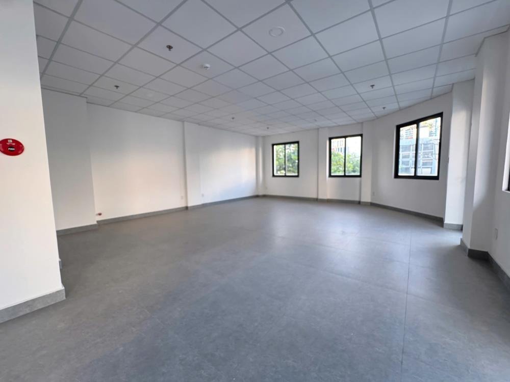 Cho Thuê Nhà Mặt Tiền Bàu Cát - 650m2 - Thiết Kế Sang Trọng