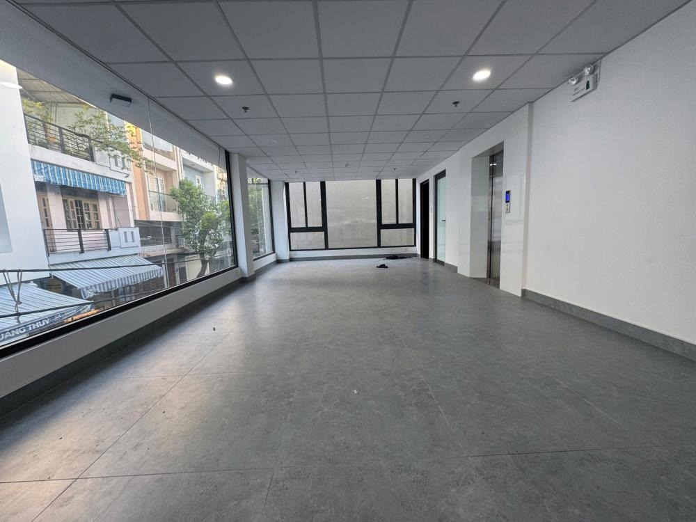 Cho Thuê Nhà Mặt Tiền Bàu Cát - 650m2 - Thiết Kế Sang Trọng