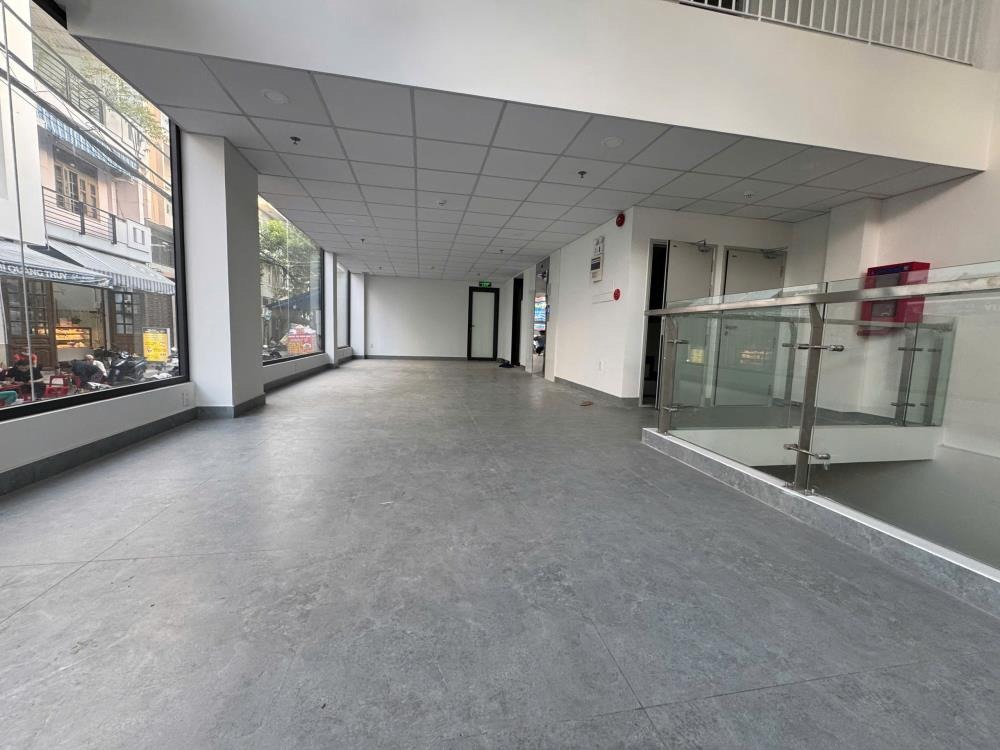 Cho Thuê Nhà Mặt Tiền Bàu Cát - 650m2 - Thiết Kế Sang Trọng