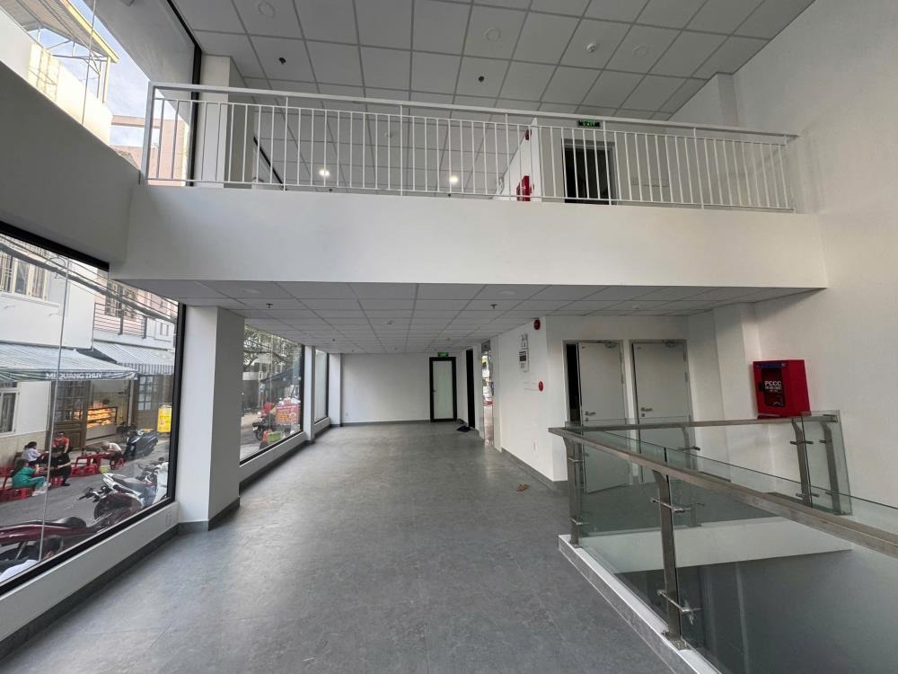 Cho Thuê Nhà Mặt Tiền Bàu Cát - 650m2 - Thiết Kế Sang Trọng