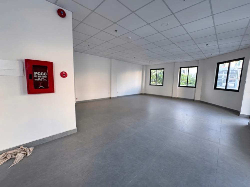 Cho Thuê Nhà Mặt Tiền Bàu Cát - 650m2 - Thiết Kế Sang Trọng