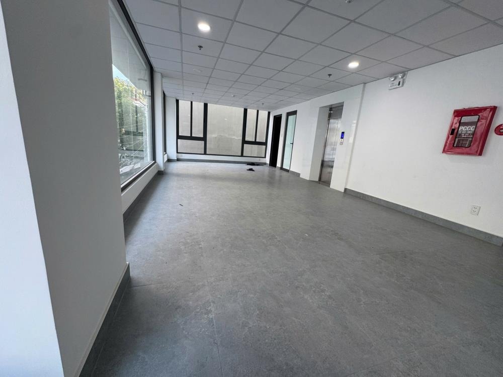 Cho Thuê Nhà Mặt Tiền Bàu Cát - 650m2 - Thiết Kế Sang Trọng
