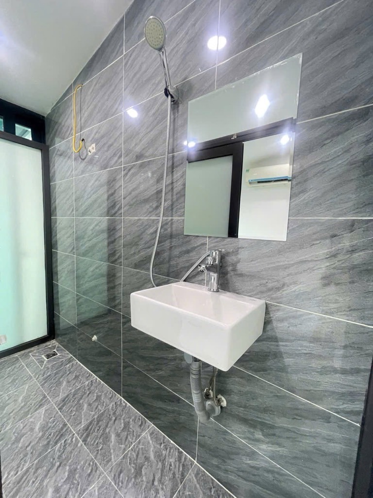 Bán Căn Hộ Tập Thể Phương Mai, Vị Trí Đắc Địa, Giá Tốt