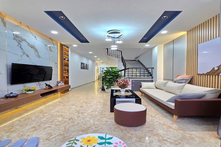Nhà 3 tầng, 3 mê kiệt 561 Hoàng Diệu. Kiệt 3 m đối diện Chợ Mới, cách đường 60m