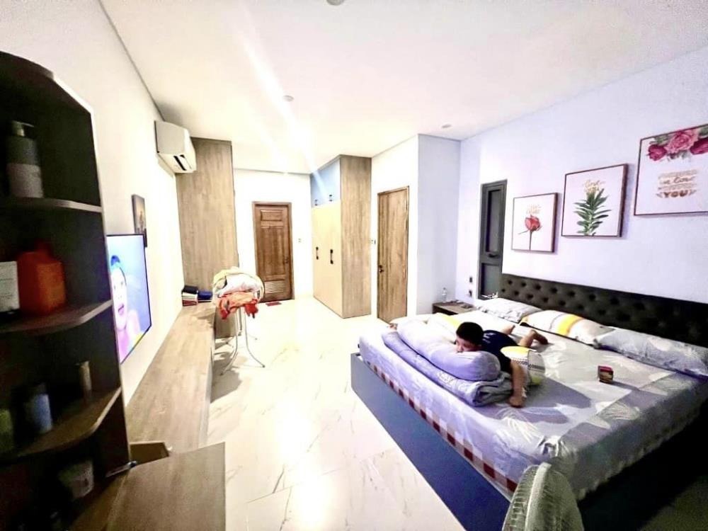 Bán nhà 4 tầng, 7.5 tỷ, 43m2, vị trí đẹp, xe hơi vào tận nơi