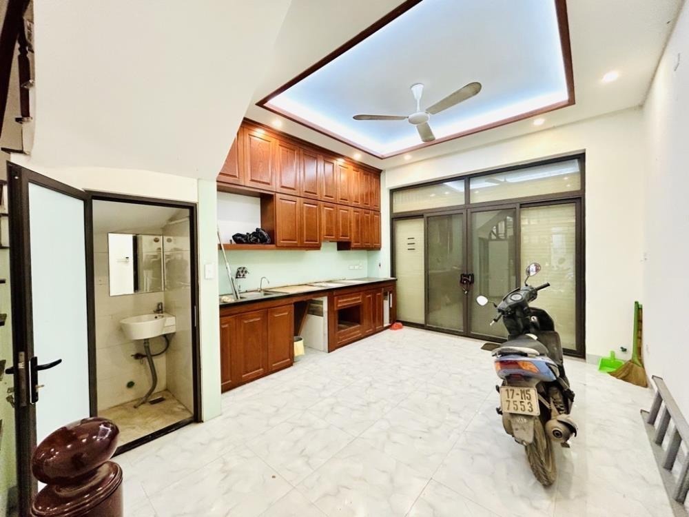Cần Bán Gấp Nhà Tam Trinh 60m2, 5 Tầng, Giá 10 Tỷ - Vị Trí Đắc Địa