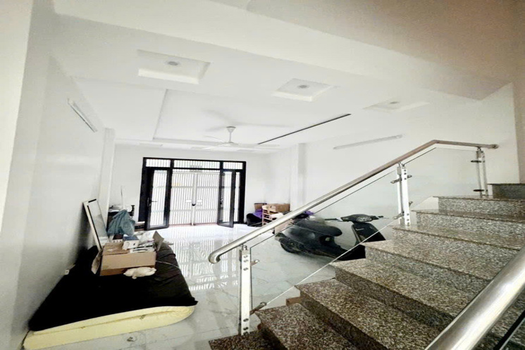 Bán nhà khu Quân đội Tô Vĩnh Diện - 1 nhà ra phố, kinh doanh - 02 thoáng ngõ rộng