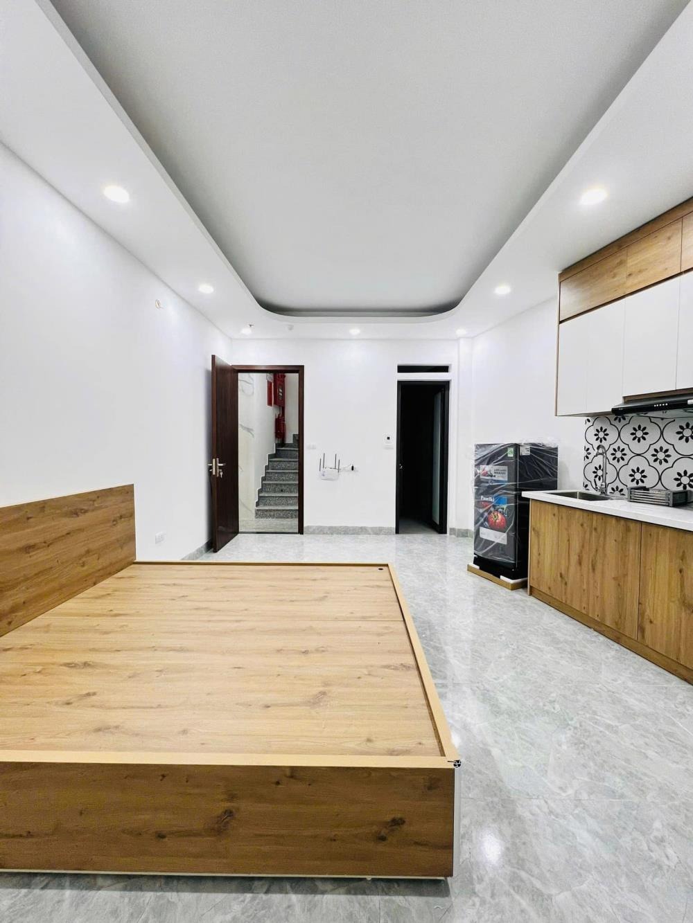 Nhà 7 Tầng, Thang Máy, 15 Phòng - Cho Thuê 80 Triệu/Tháng - Vị Trí Đắc Địa